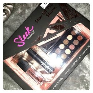Steal The Show small makeup kit